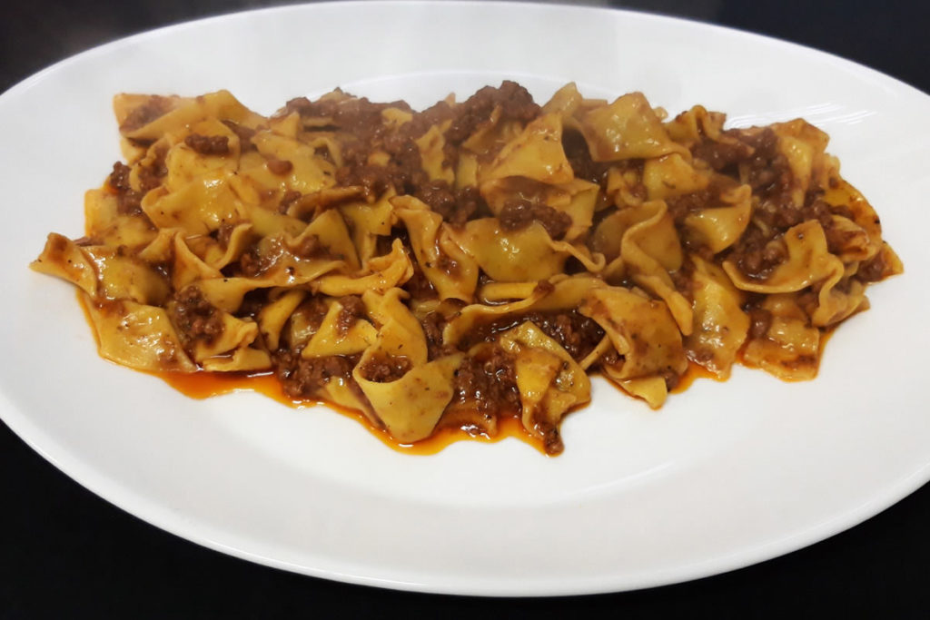 pasta fresca tagliatelle con ragu di carne