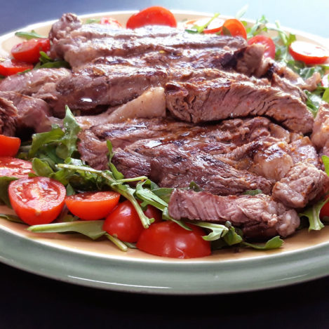 tagliata di manzo rucola e pomodorini